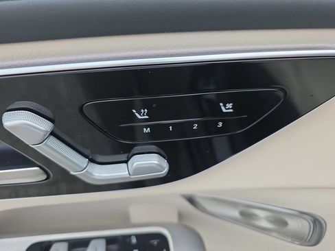 Used 2025 Mercedes-Benz GLC 300 4MATIC image 22