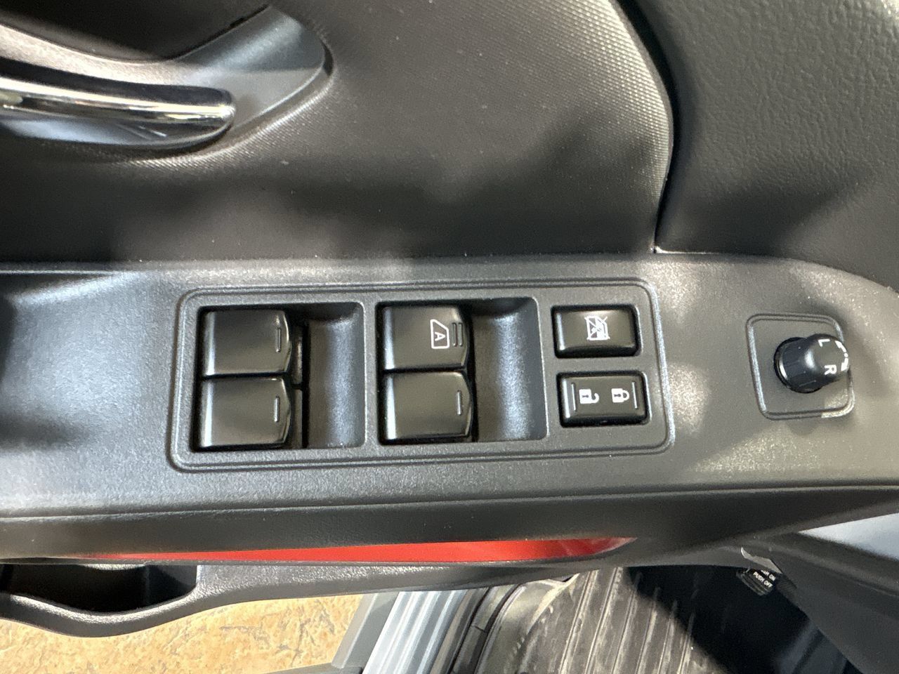 Used 2022 Nissan Frontier Pro-X RWD image 13