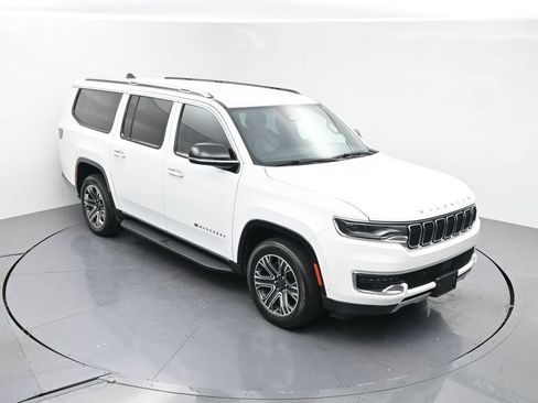 Used 2024 Jeep Wagoneer L Series II RWD image 17