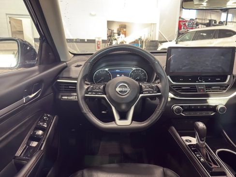 Used 2024 Nissan Altima 2.5 SR w/ SR Premium Package image 14