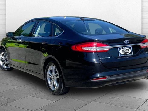Used 2018 Ford Fusion SE w/ Fusion SE Technology Package FWD image 11