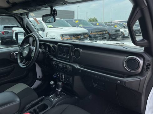 Used 2023 Jeep Wrangler Unlimited Sport AWD/4WD image 18