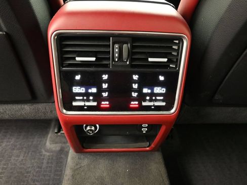 Certified 2023 Porsche Cayenne Platinum Edition AWD/4WD image 18