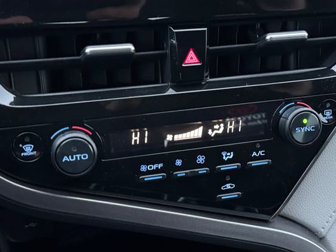 Certified 2022 Toyota Camry LE image 19