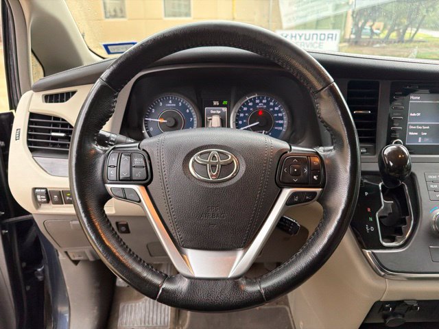 Used 2019 Toyota Sienna XLE w/ XLE Navigation Package FWD image 8