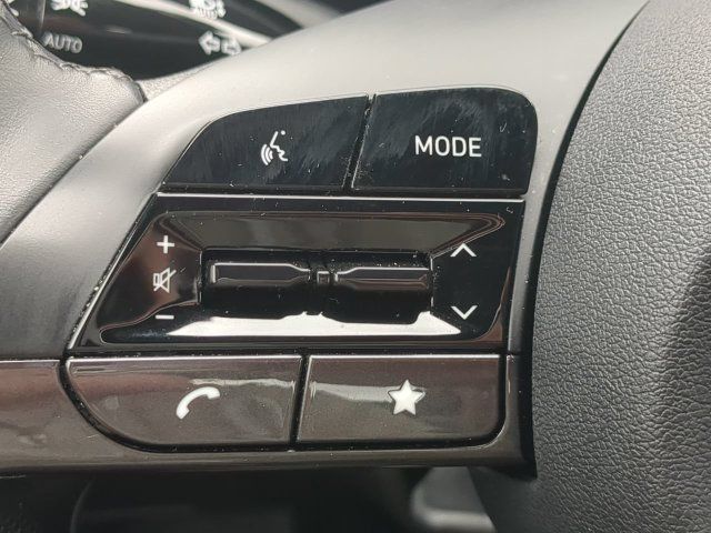 Used 2025 Hyundai Elantra Limited FWD image 24