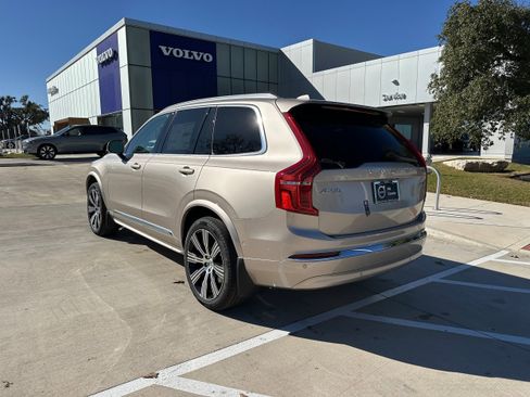 Used 2025 Volvo XC90 B6 Ultra w/ Lounge Package image 4