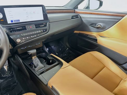 Used 2025 Lexus ES 350 w/ Accessory Package (Z2) image 22