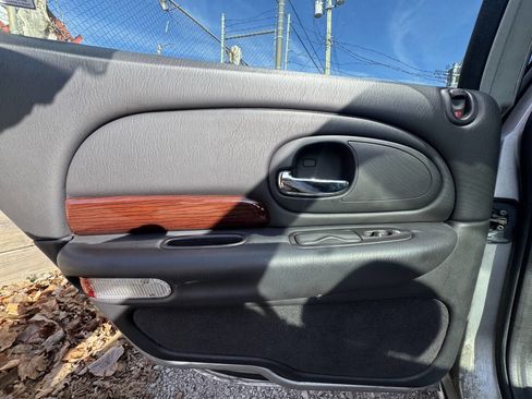 Used 2000 Chrysler 300M image 10