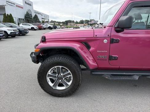 Used 2021 Jeep Wrangler Unlimited Sahara w/ Dual Top Group AWD/4WD image 11