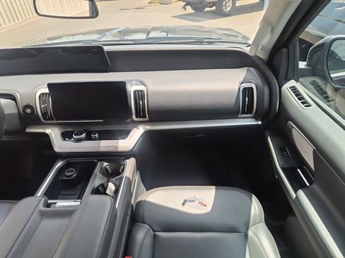 Used 2025 Ford Expedition Max Active AWD/4WD image 12