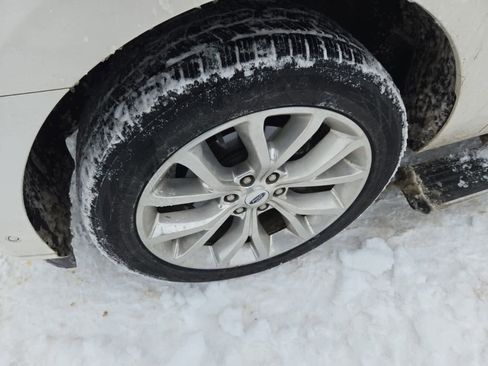 Used 2018 Ford Expedition Platinum image 2