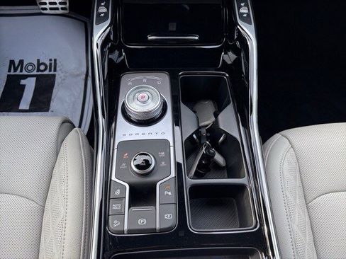 Certified 2025 Kia Sorento SX Prestige image 15