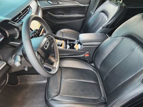 Used 2023 Jeep Grand Cherokee L Limited w/ Luxury Tech Group II AWD/4WD image 14