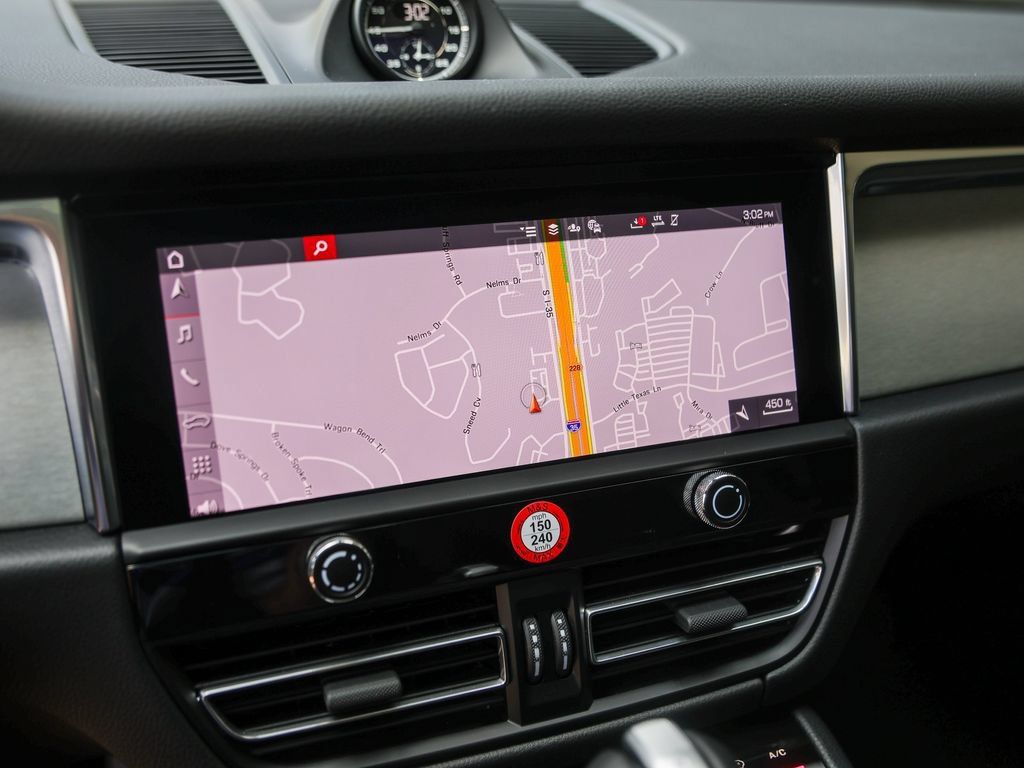 Certified 2026 Porsche Macan AWD/4WD image 23