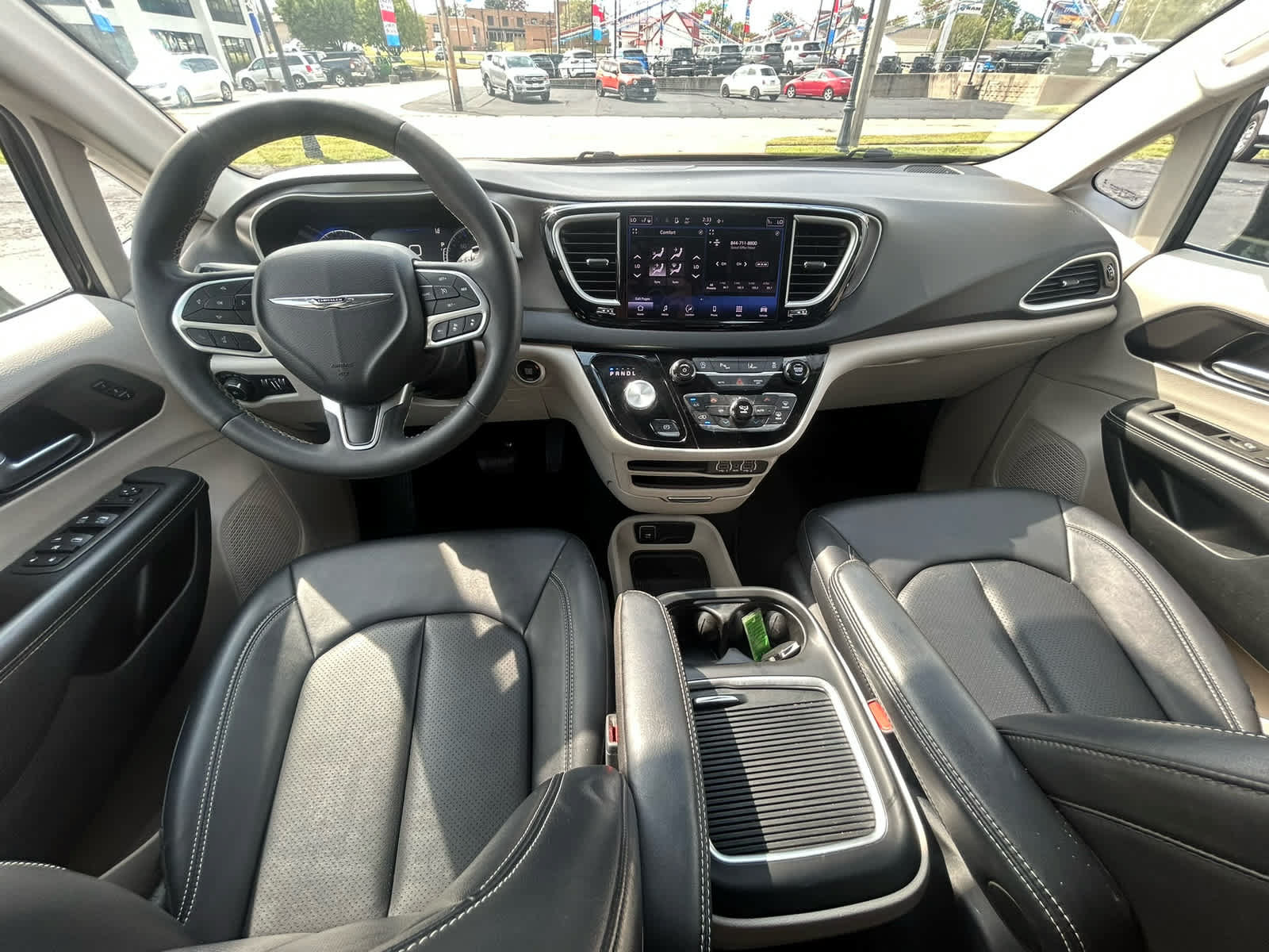 Used 2024 Chrysler Pacifica Touring-L FWD image 20