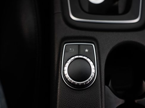 Used 2018 Mercedes-Benz GLA 250 image 43