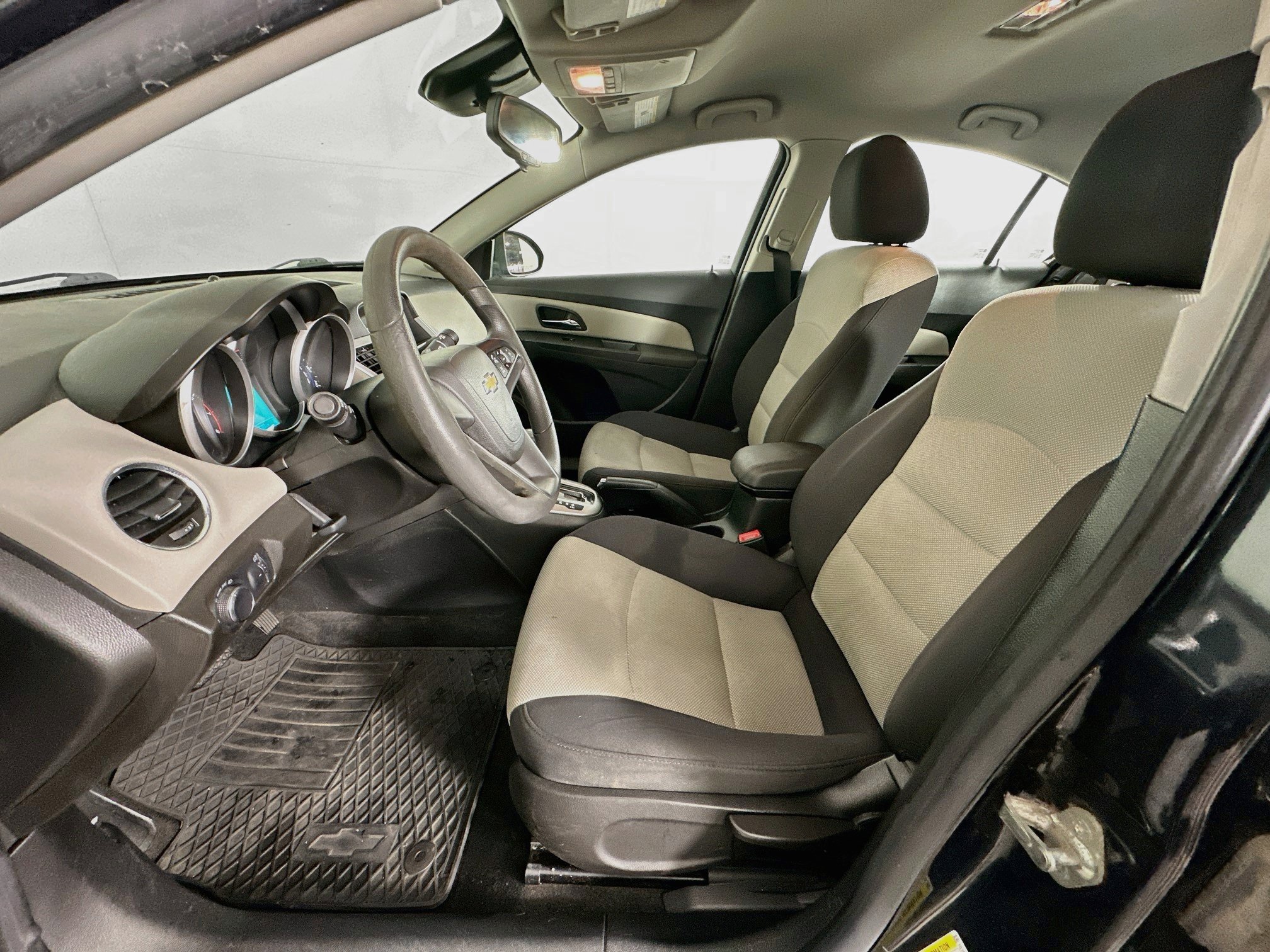 Used 2014 Chevrolet Cruze LS FWD image 13