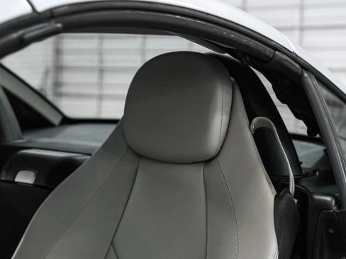 Used 2005 Mercedes-Benz SLK 350 image 31
