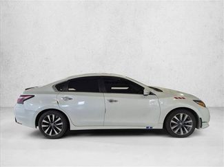 Used 2017 Nissan Altima 2.5 SL w/ Moonroof Package FWD video 3