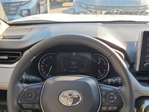 Used 2021 Toyota RAV4 Limited image 15