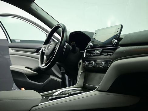 Used 2020 Honda Accord Touring image 31