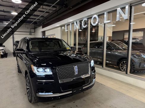Certified 2023 Lincoln Navigator L Reserve image 3