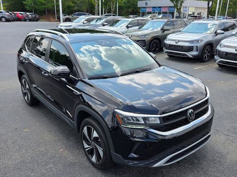 Certified 2024 Volkswagen Taos SE AWD/4WD image 8