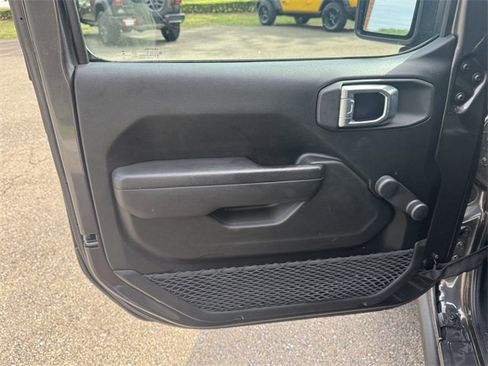 Used 2023 Jeep Wrangler Willys image 10