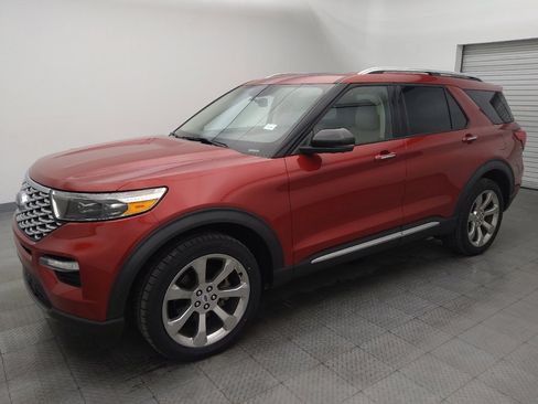 Used 2020 Ford Explorer Platinum w/ Premium Technology Package image 2
