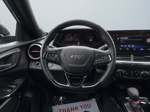 Used 2025 Chevrolet Trax RS w/ Sunroof Package FWD image 12
