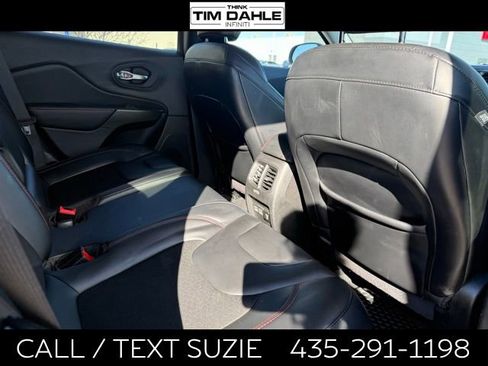 Used 2021 Jeep Cherokee Trailhawk w/ Comfort/Convenience Group AWD/4WD image 15