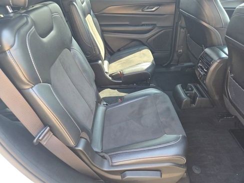 Used 2023 Jeep Grand Cherokee L Laredo image 6