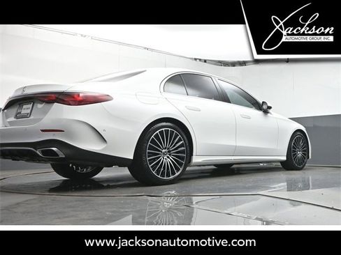 Used 2025 Mercedes-Benz E 350 Sedan image 39