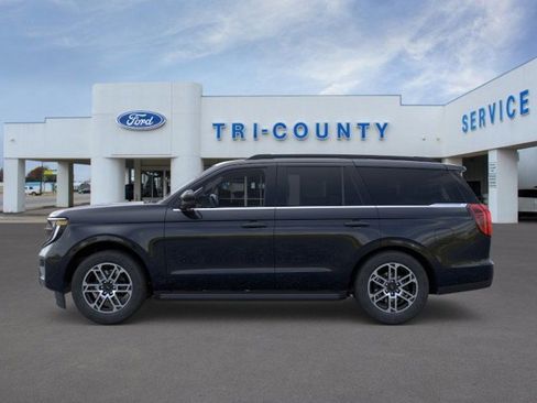 New 2025 Ford Expedition Active image 3