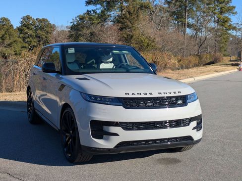 New 2026 Land Rover Range Rover Sport SE image 3