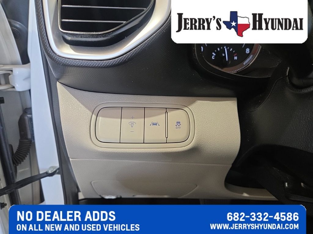Used 2022 Hyundai Venue SEL FWD image 15