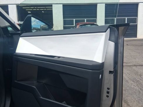 Used 2024 Tesla Cybertruck AWD Crew Cab image 7