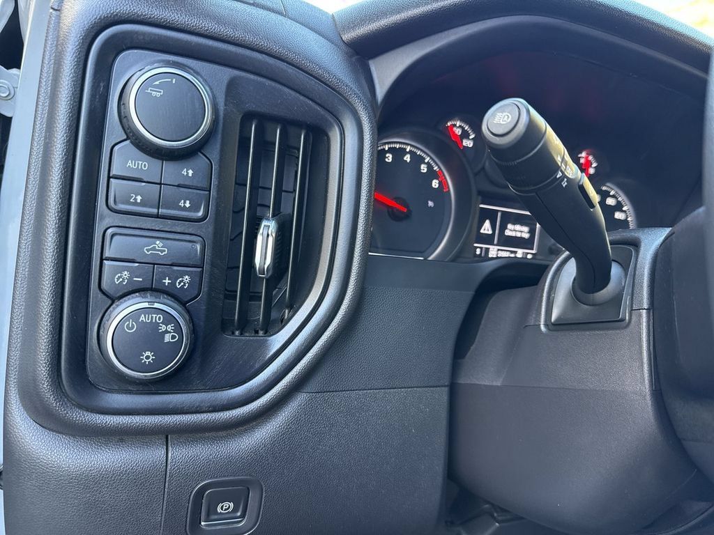 Used 2024 Chevrolet Silverado 1500 Custom Trail Boss w/ LPO, Dark Essentials Package AWD/4WD image 17