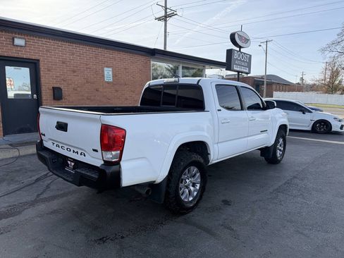 Used 2017 Toyota Tacoma SR5 w/ Exterior Package AWD/4WD image 6