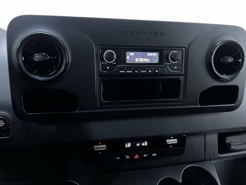 Used 2021 Mercedes-Benz Sprinter 2500 image 22