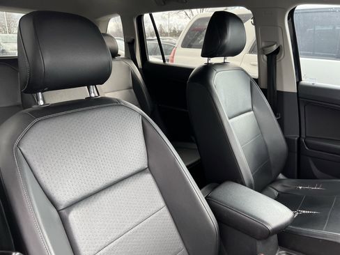 Used 2018 Volkswagen Tiguan SE image 35