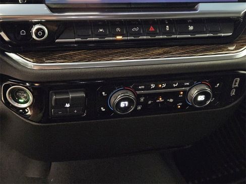 Used 2025 GMC Sierra 1500 Elevation image 15