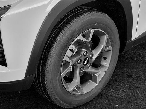 New 2026 Chevrolet Trax LT w/ LT Convenience Package FWD image 22