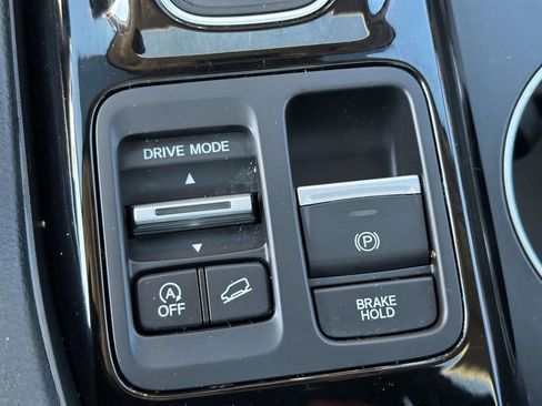 Certified 2025 Honda Pilot Elite image 31