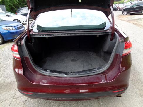 Used 2018 Ford Fusion SE w/ Fusion SE Technology Package image 25