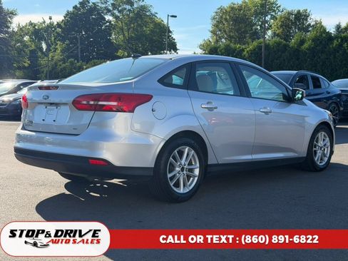 Used 2015 Ford Focus SE FWD image 5