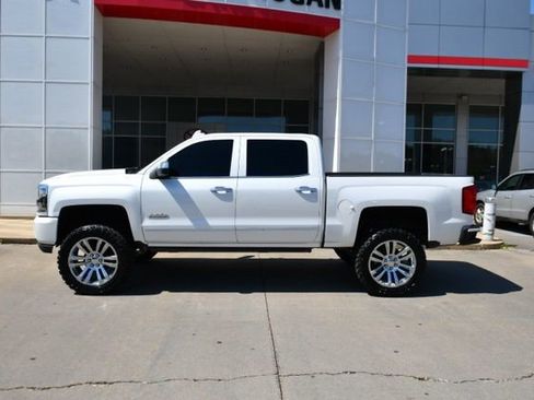 Used 2018 Chevrolet Silverado 1500 High Country image 2