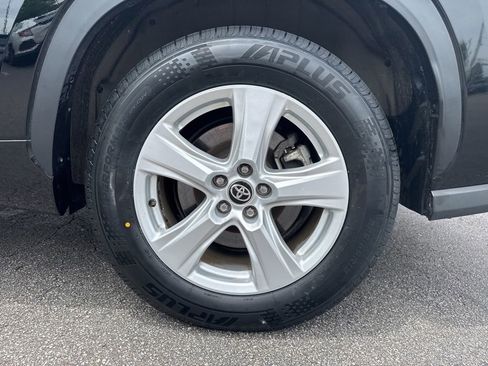 Certified 2025 Toyota Highlander LE FWD image 45