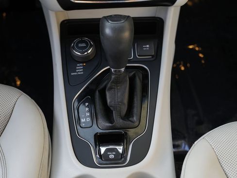 Used 2019 Jeep Cherokee Limited AWD/4WD image 43